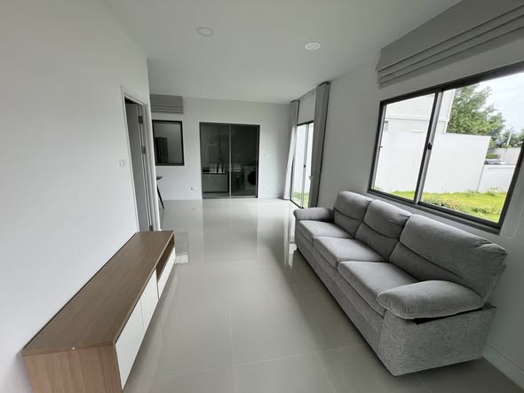Brand-New 3-Bedroom Corner Townhome at The Metro Chaengwattana near SISB Nonthaburi