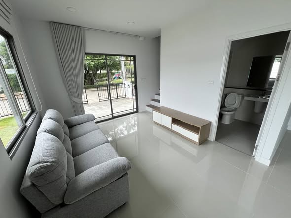 Brand-New 3-Bedroom Corner Townhome at The Metro Chaengwattana near SISB Nonthaburi