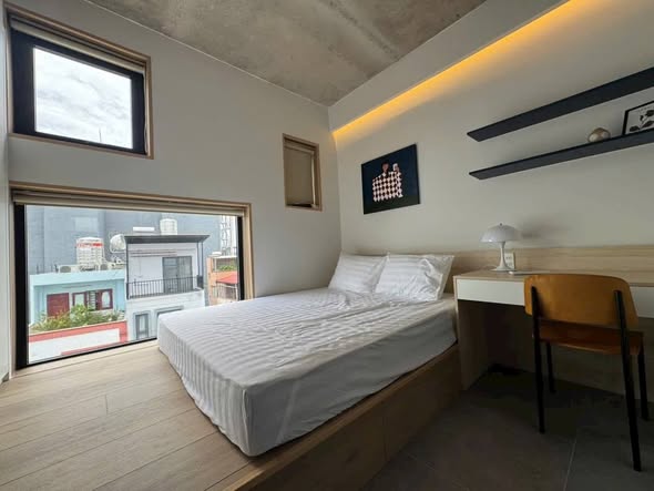 Modern Minimal 1-Bedroom Apartment with Balcony on Ly Chinh Thang Street