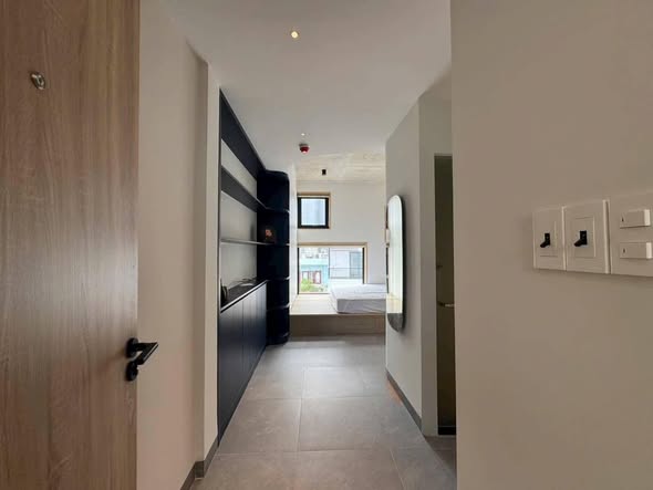 Modern Minimal 1-Bedroom Apartment with Balcony on Ly Chinh Thang Street