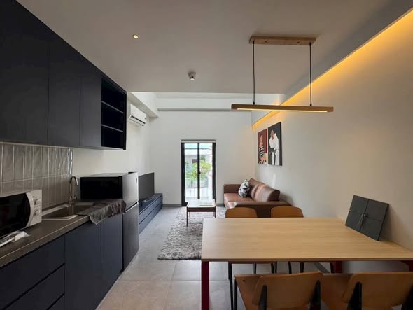 Modern Minimal 1-Bedroom Apartment with Balcony on Ly Chinh Thang Street