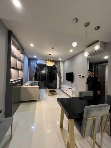 Fully Furnished 2-Bedroom Apartment at Saigon Royal