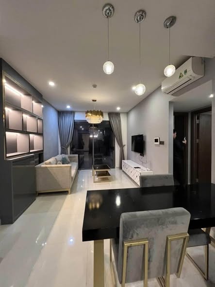 Fully Furnished 2-Bedroom Apartment at Saigon Royal