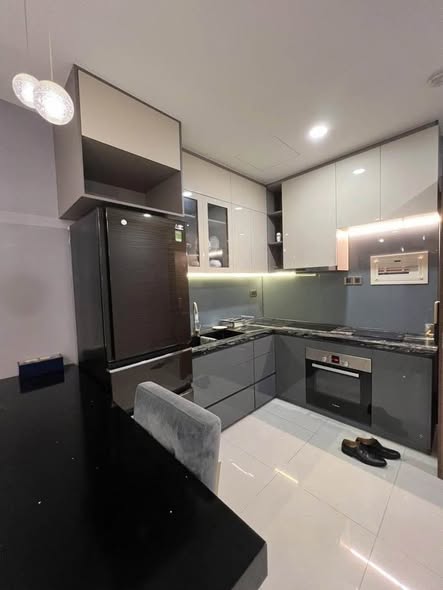Fully Furnished 2-Bedroom Apartment at Saigon Royal