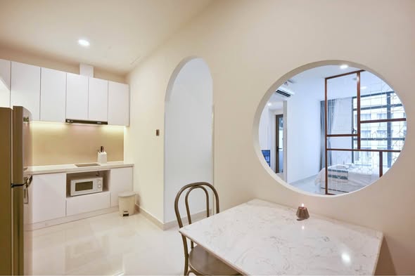 Fully Furnished 1-Bedroom at Saigon Royal