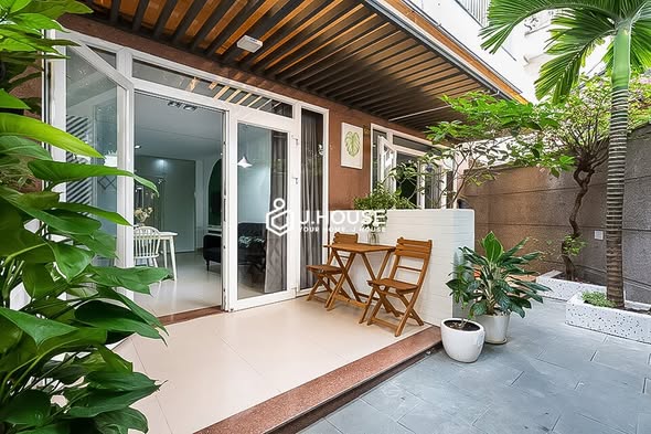 FOR RENT | GROUND FLOOR STUDIO WITH PRIVATE YARD | DISTRICT 3
