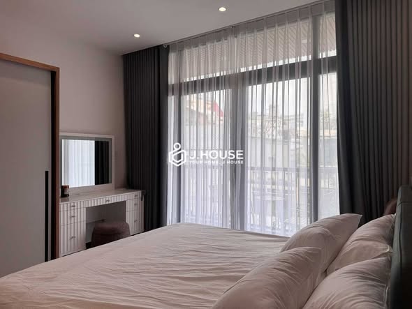 Artistic Fully Furnished Studio with Private Washer-Dryer in Tan Dinh, District 1