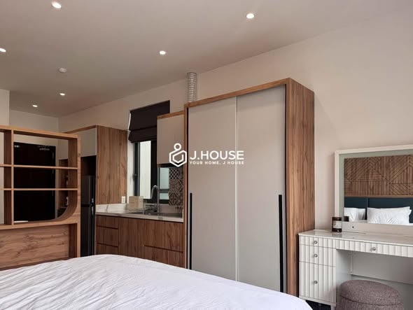 Artistic Fully Furnished Studio with Private Washer-Dryer in Tan Dinh, District 1