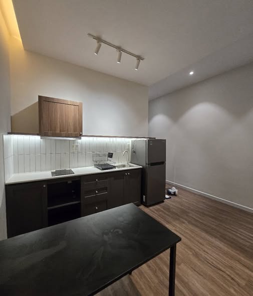 Modern Minimal 1-Bedroom Apartment with Balcony on Ta Quang Buu Street