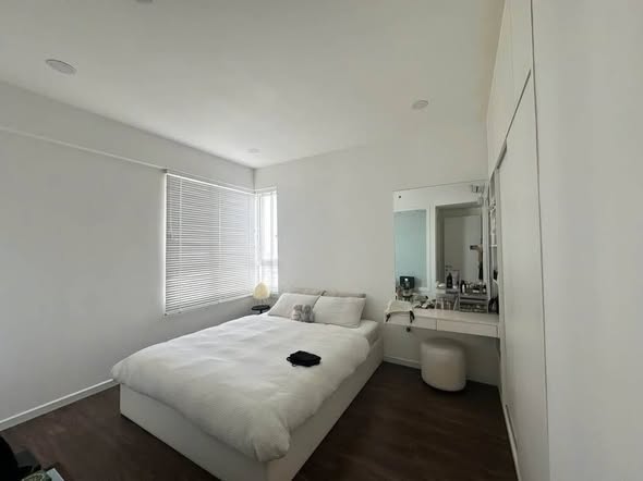 Fully Furnished 2-Bedroom Apartment at Masteri Thao Dien