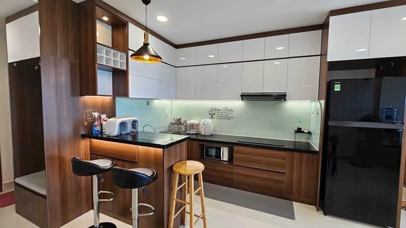 High-Floor 2-Bedroom Sea-View Apartment at Gateway
