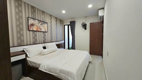 High-Floor 2-Bedroom Sea-View Apartment at Gateway