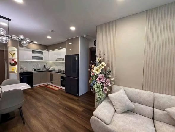 High-Floor Fully Furnished 2-Bedroom Apartment at Son Thinh 1