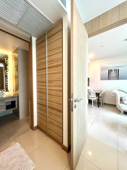 Fully Furnished 1-Bedroom Apartment at The Riviera Jomtien