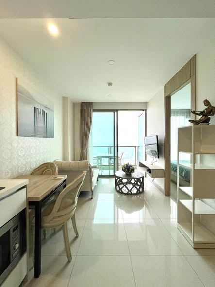 Fully Furnished 1-Bedroom Apartment at The Riviera Jomtien