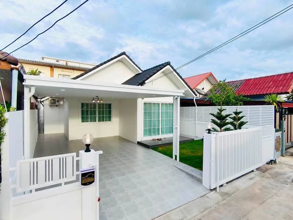 2-Bedroom Sea View Apartment at Zire Wongamat Condominium
