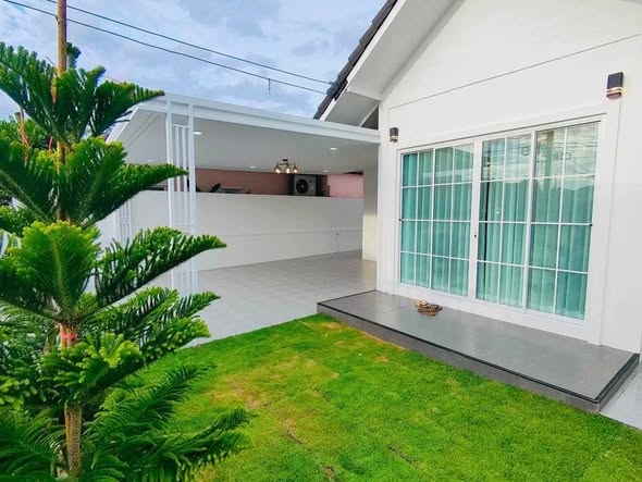 2-Bedroom Sea View Apartment at Zire Wongamat Condominium