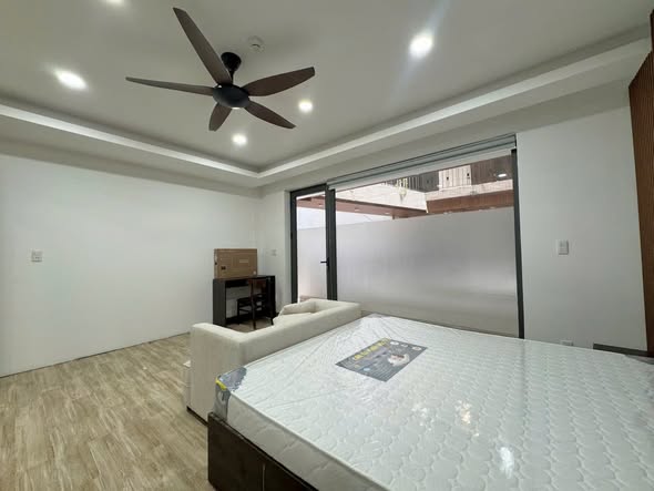 Spacious Fully Furnished 2-Bedroom Apartment on Dong Da Street