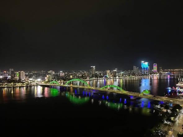 Luxury 3-Bedroom Corner Apartment with Han River and Dragon Bridge View at The Ponte