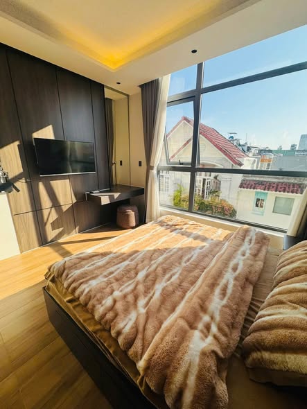 Fully Furnished 1-Bedroom Apartment on Phan Thuc Duyen Street