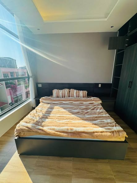 Fully Furnished 1-Bedroom Apartment on Phan Thuc Duyen Street