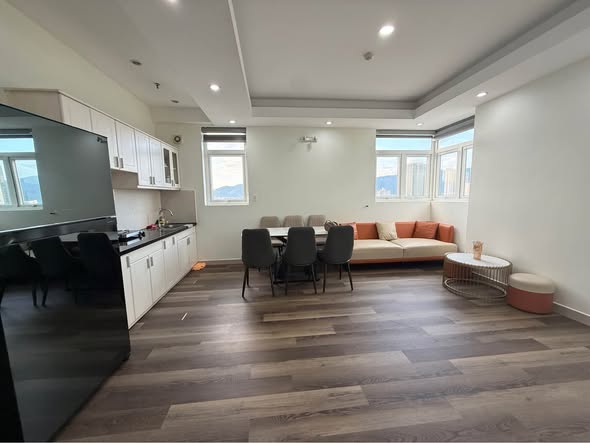 2-Bedroom Corner Apartment with Direct My Khe Beach View