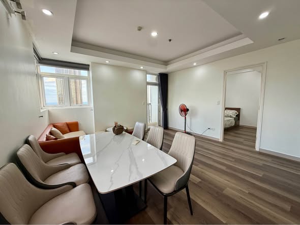 2-Bedroom Corner Apartment with Direct My Khe Beach View