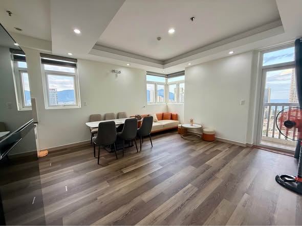 2-Bedroom Corner Apartment with Direct My Khe Beach View