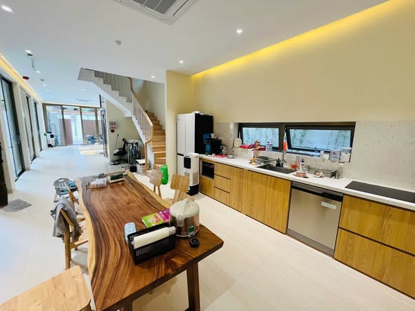 Luxury 7-Bedroom Villa with Private Pool, Sauna and Karaoke Room on Tran Van Du Street