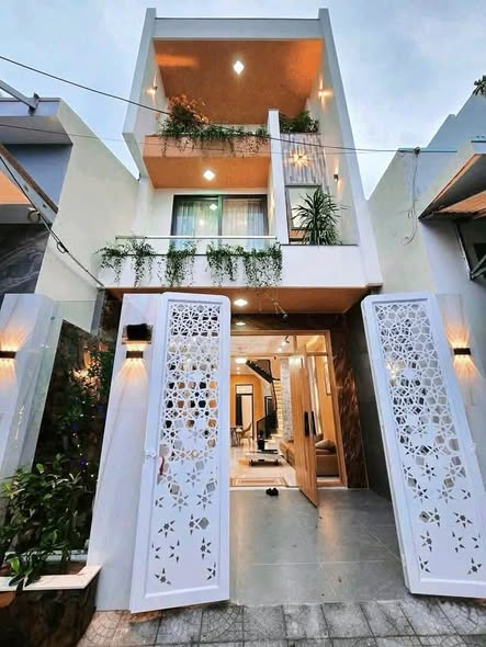 Fully Furnished 3-Bedroom 3-Storey House in Hoa Minh, Liên Chiểu