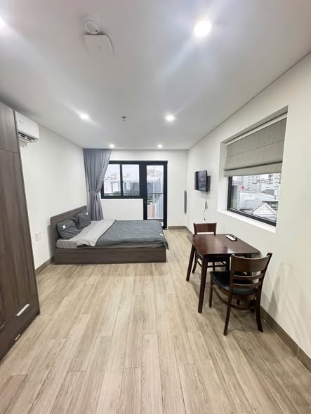 Fully Furnished Balcony Studio with Swimming Pool on Luong The Vinh