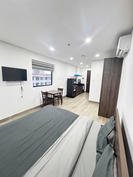 Fully Furnished Balcony Studio with Swimming Pool on Luong The Vinh