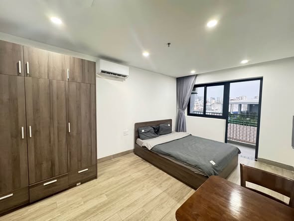 Fully Furnished Balcony Studio with Swimming Pool on Luong The Vinh