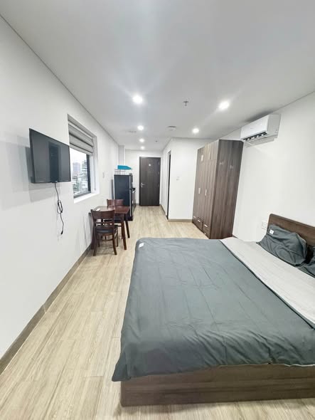 Fully Furnished Balcony Studio with Swimming Pool on Luong The Vinh