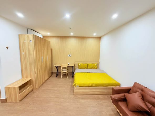Bright Studio with Large Window on Nguyen Van Thoai