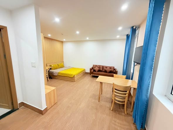 Bright Studio with Large Window on Nguyen Van Thoai