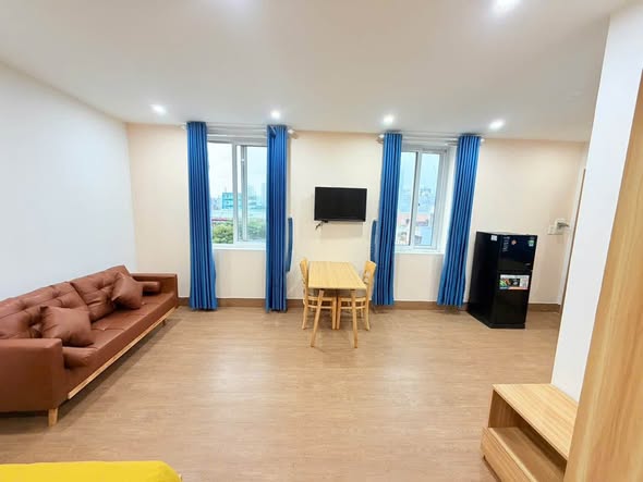 Bright Studio with Large Window on Nguyen Van Thoai