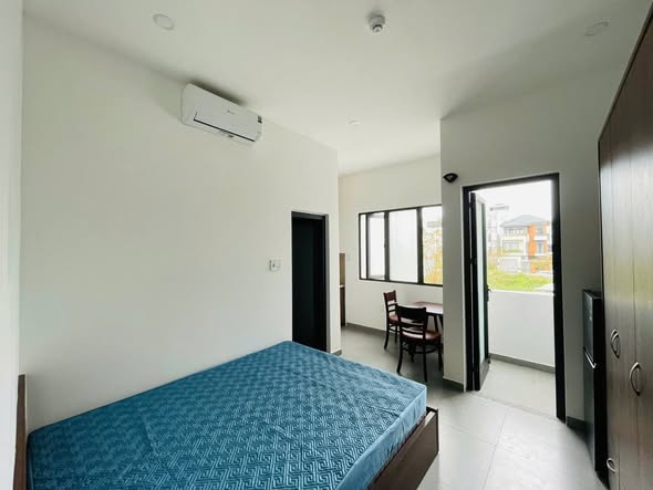 Fully Furnished Apartment with Balcony on Hoa Phu 24