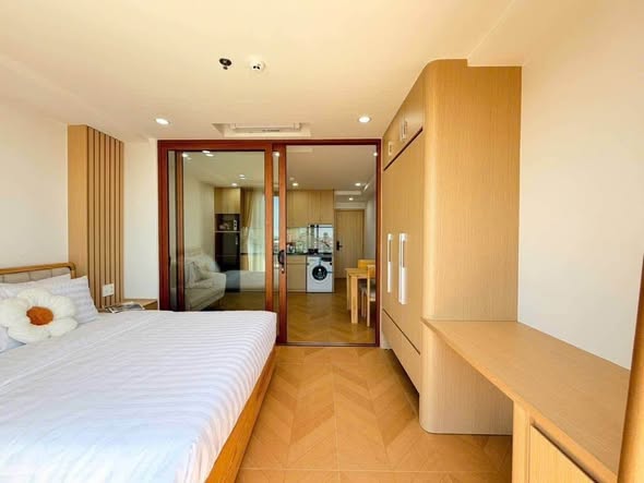 Modern 1-Bedroom 45m² Apartment with Swimming Pool