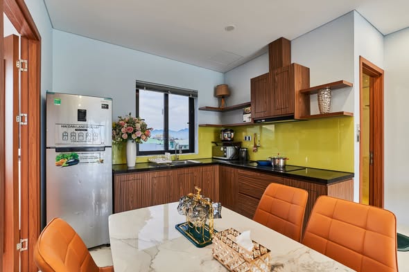 Fully Furnished 2-Bedroom Apartment with Balcony on Ton Duc Thang