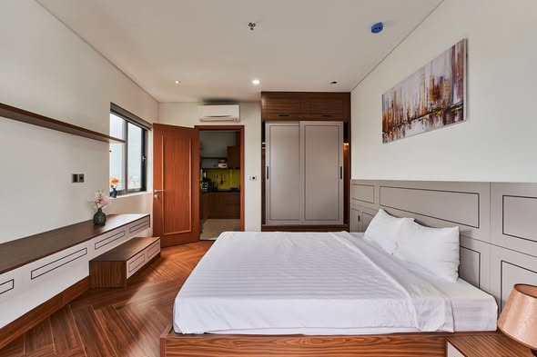 Fully Furnished 2-Bedroom Apartment with Balcony on Ton Duc Thang