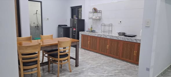 Spacious 1-Bedroom Apartment with Balcony on Hoang Si Khai