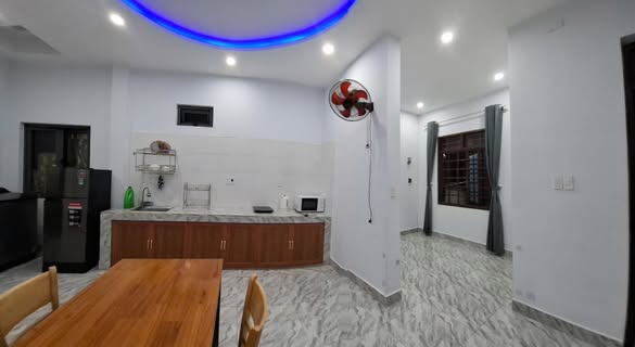 Spacious 1-Bedroom Apartment with Balcony on Hoang Si Khai