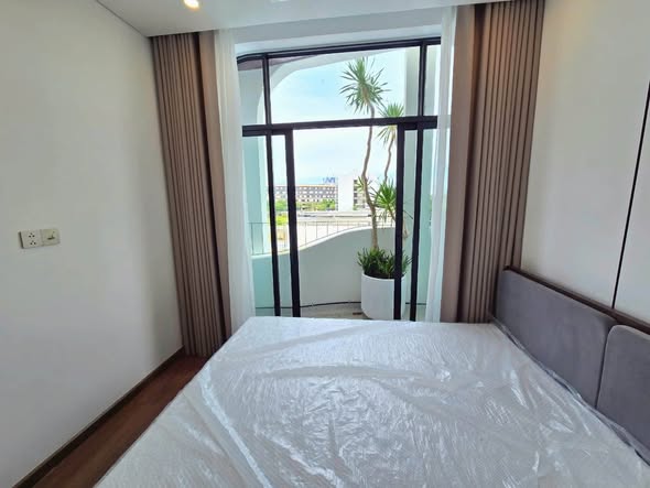 Brand-New Fully Furnished 2-Bedroom Apartment in FPT City