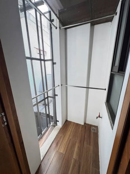 Fully Furnished 1-Bedroom Apartment with Pool on Nguyen Xuan Khoat