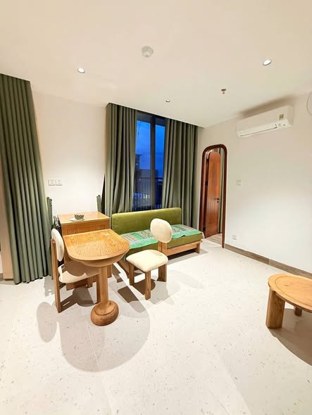 Brand-New 1-Bedroom Apartment with Pool and Gym on Khue My Dong 3