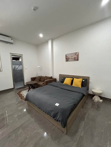 Fully Furnished 1-Bedroom Apartment on Vu Van Dung