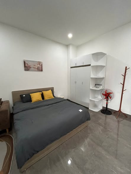 Fully Furnished 1-Bedroom Apartment on Vu Van Dung