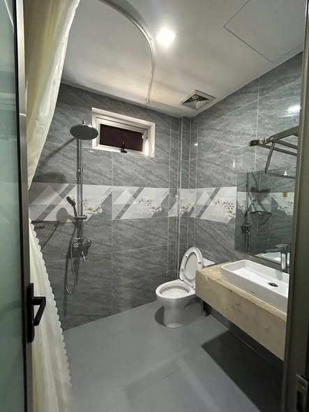 Fully Furnished 1-Bedroom Apartment on Vu Van Dung