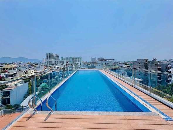 High-Floor Fully Furnished 1-Bedroom Apartment with Large Balcony and Pool on Doan Khue